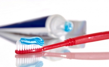 Những sự thật 'kinh hoàng' về bàn chải đánh răng của bạn